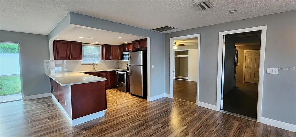 3 bed, 2.0 bath, 1478 sqft, $2,050 — Photo 4