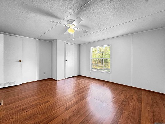 4th image of 3010 N Vernon Dr