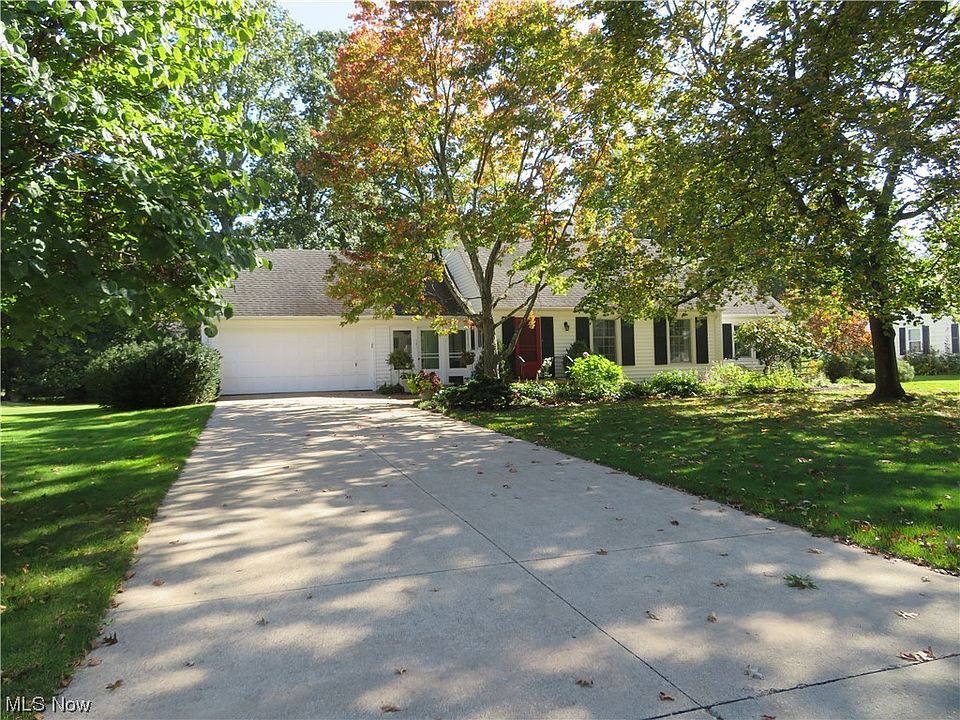 1st image of 121 Fairway Dr