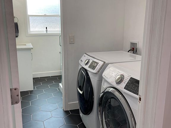 4th image of 350 E Mancha Pl