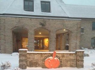 39 Sachem Dr APT 208, Cranston, RI 02920