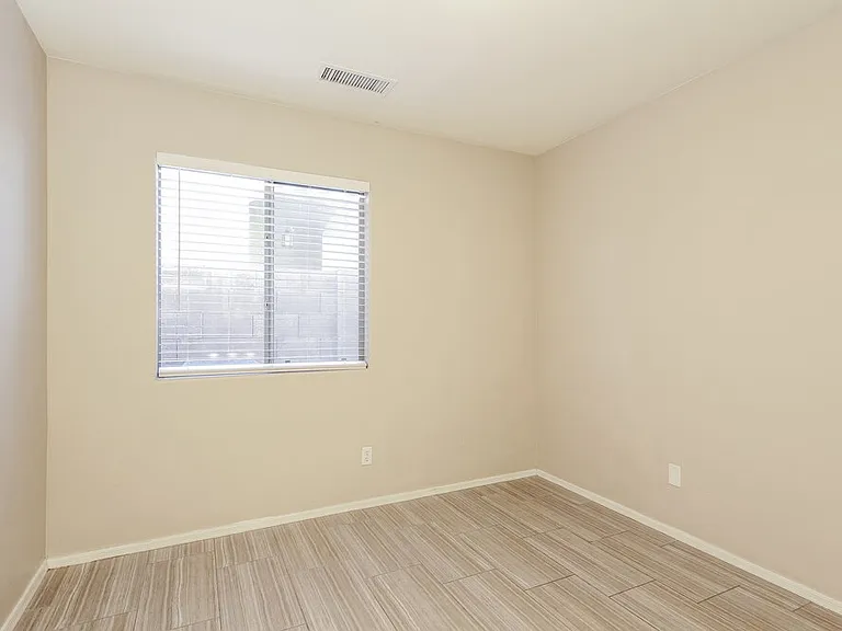 2525 S 109th Dr — Photo 16
