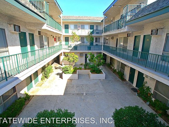 3rd image of 20431 Saticoy St APT 210