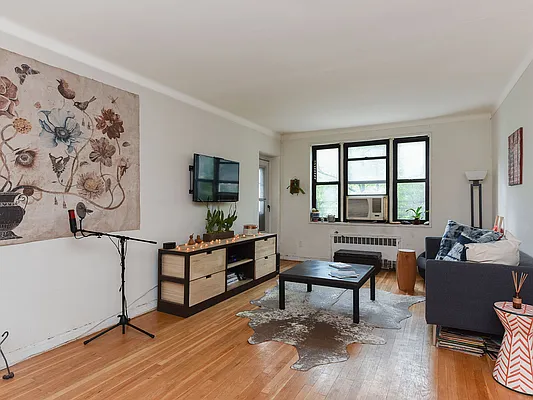 Sold by Benjamin Realty Since 1980 | media 22