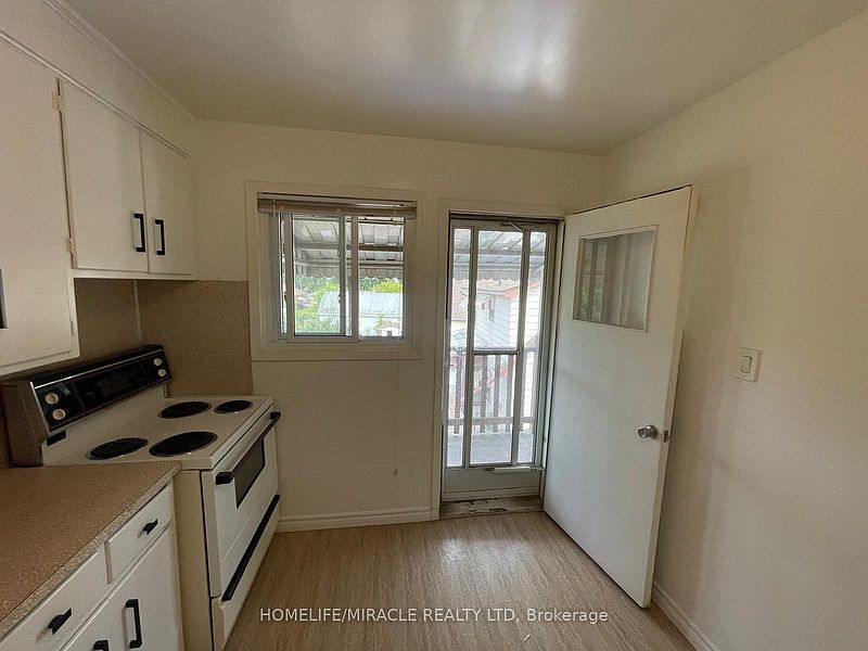 Kitchener Apartment for rent - 3 Bedrooms — photo 5