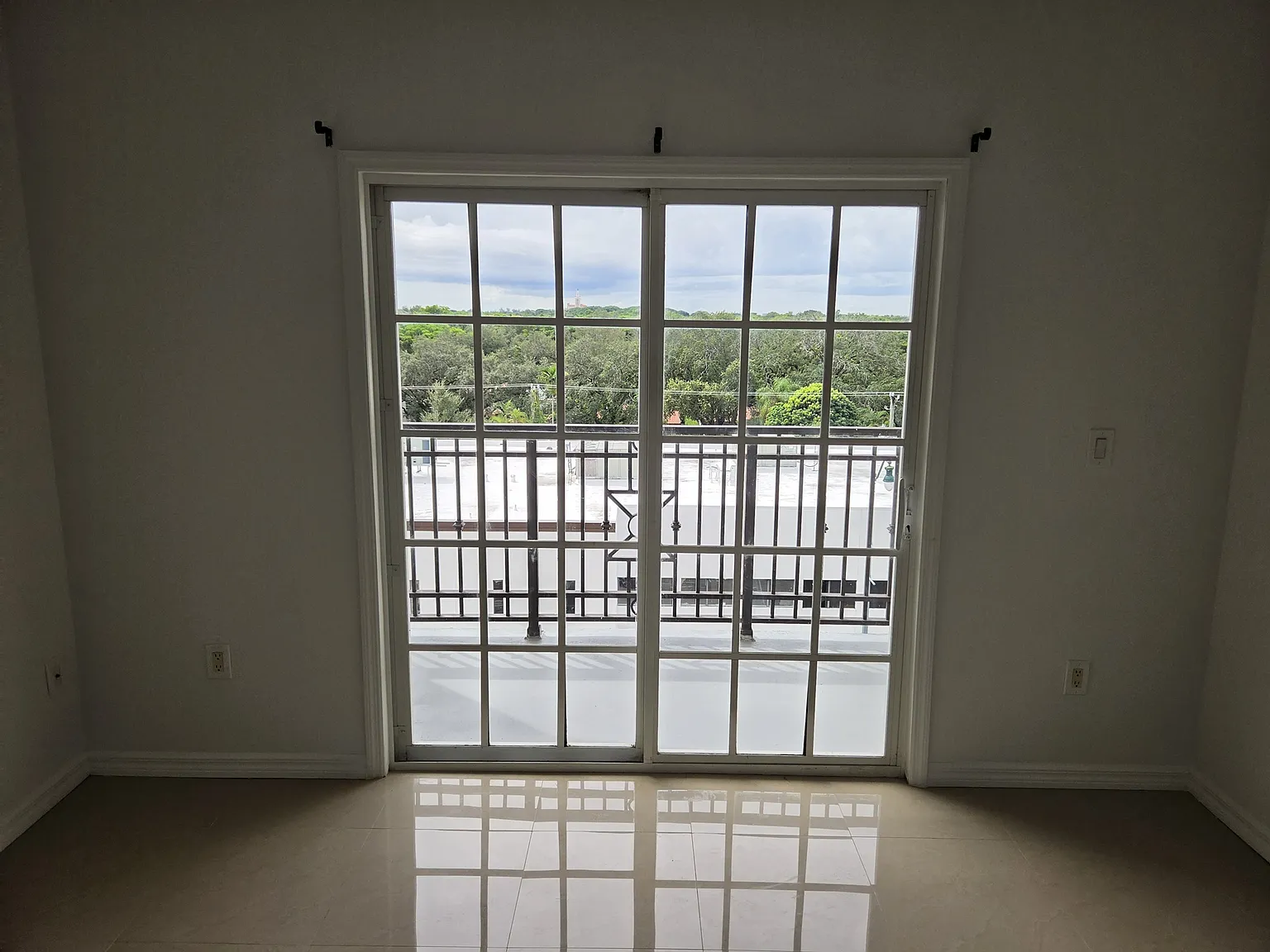 2 bed, 1027 sqft, $2,450 — Photo 3