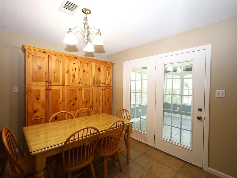 413 Bryson Cir — Photo 3