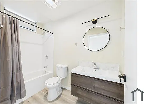 8457 Langdon Ave — Photo 17