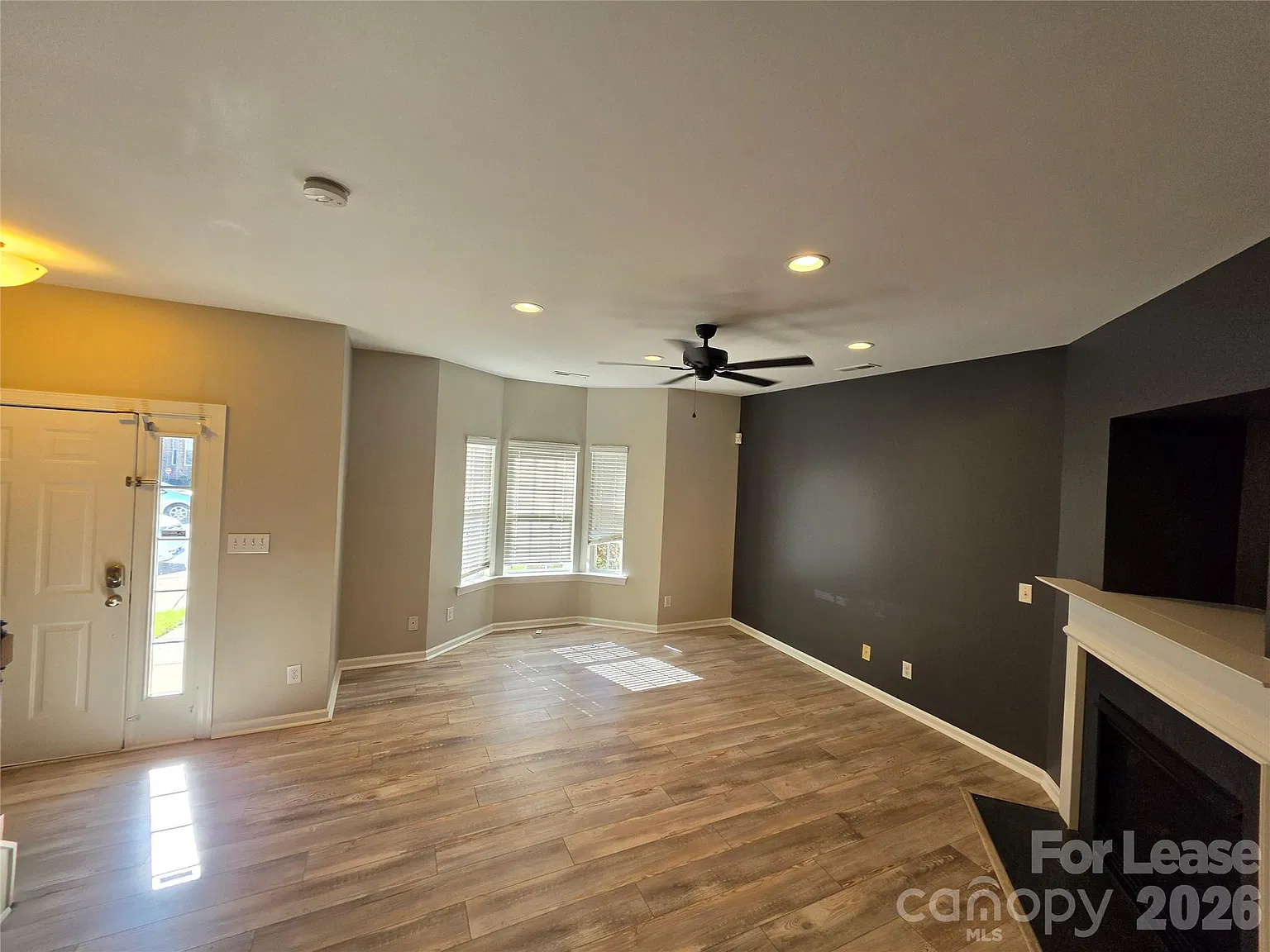 3 bed, 2.5 bath, 1758 sqft, $1,995 — Photo 2