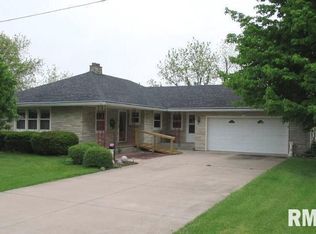 1212 14th St, Viola, IL 61486