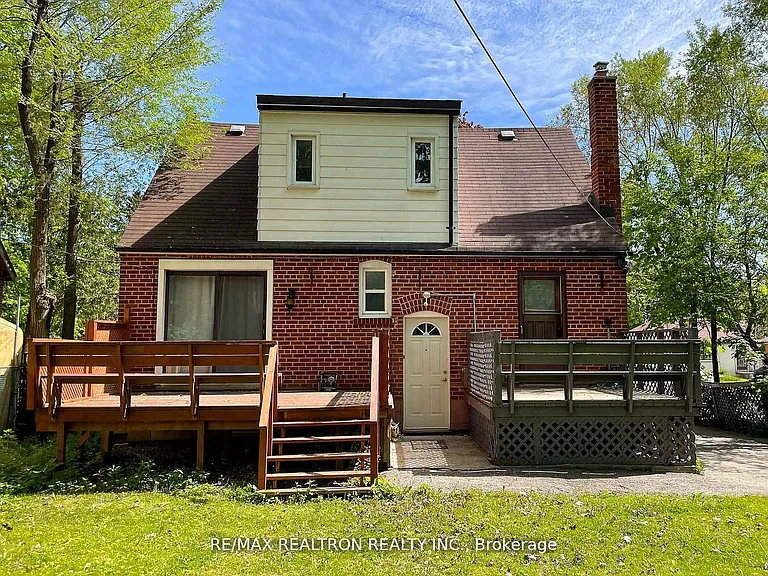 24 Highland Park Blvd — Photo 37