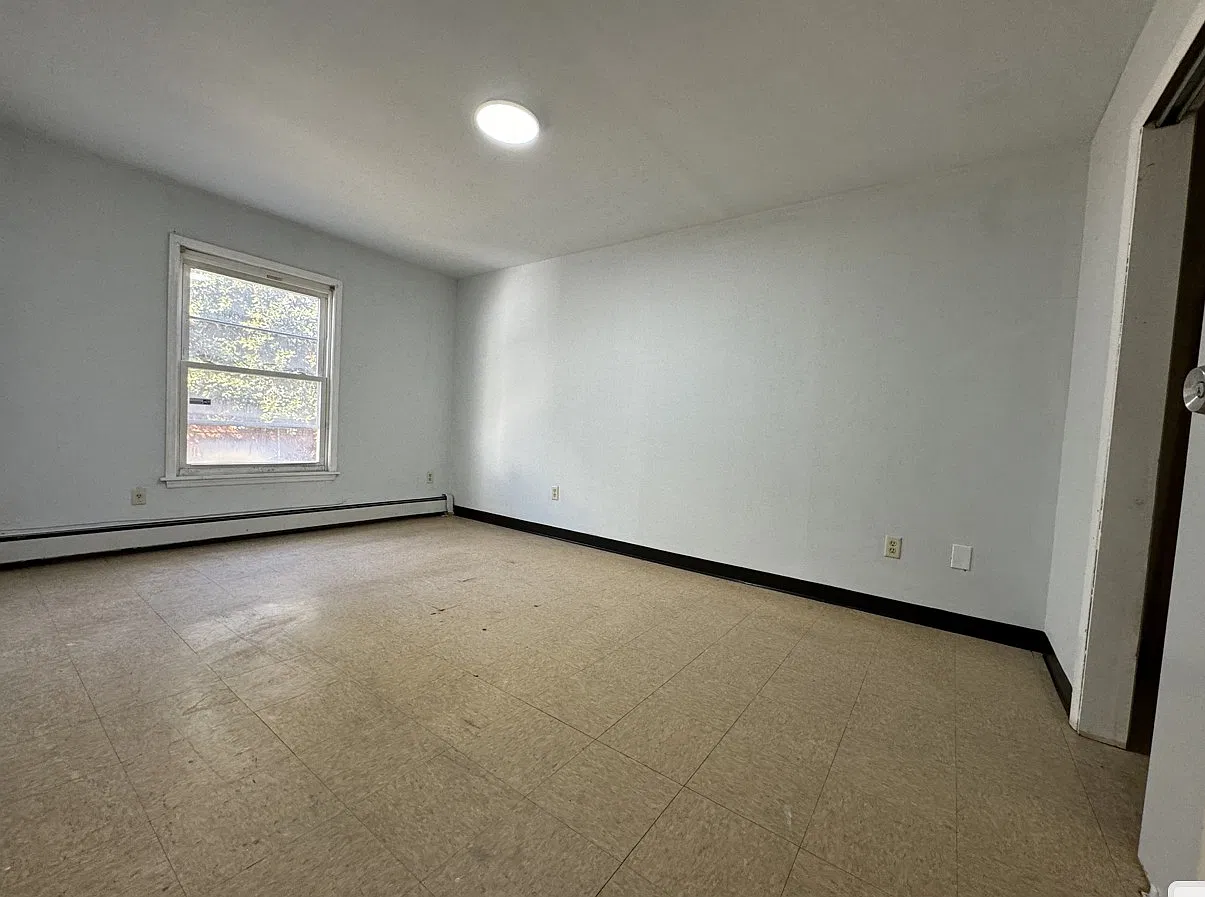4 bed, 1200 sqft, $2,700 — Photo 3