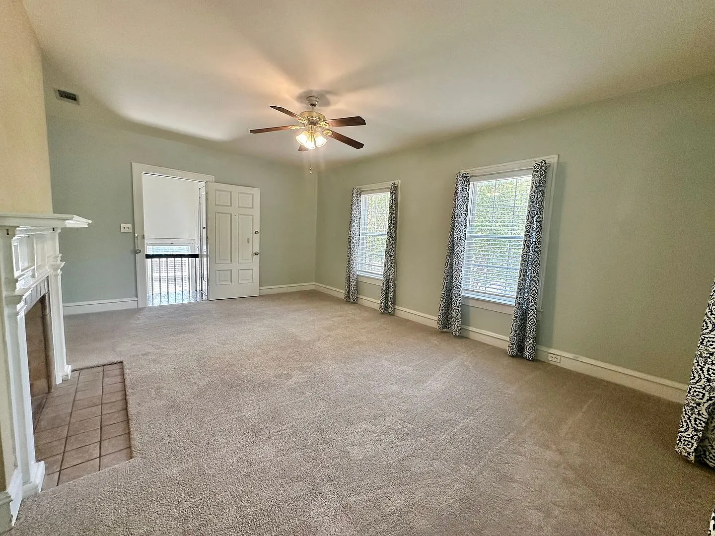 Available Now! Historic 2-Bedroom Upstairs Apartment — Photo 3