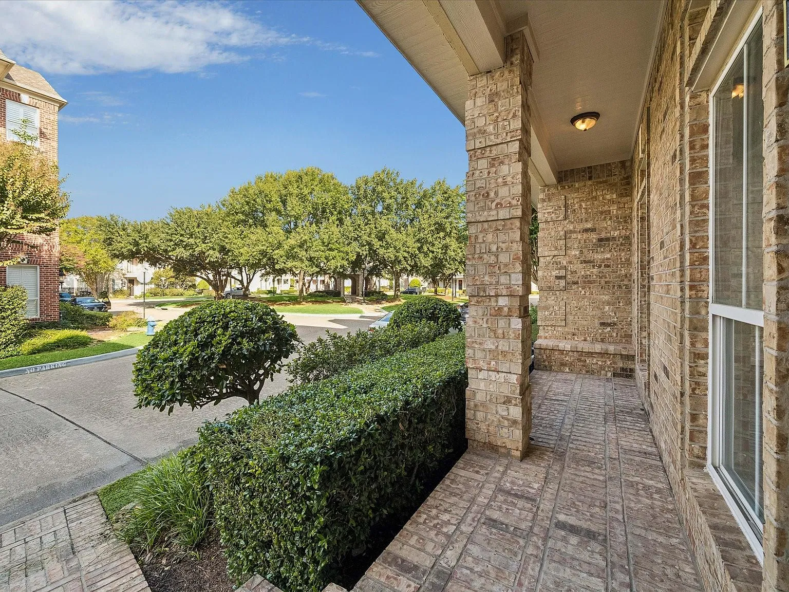 3 bed, 2.5 bath, 2502 sqft, $3,850 — Photo 3