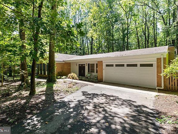 Welcome to 11715 Blue Smoke Trl. Reston, VA 20191