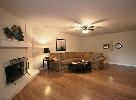 3rd image of 2137 Loma Verde Dr