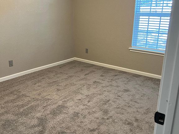 3rd image of 2233 Miller Ave