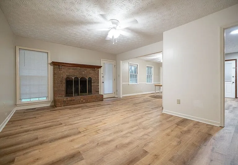 1151 Brookwood Dr — Photo 4