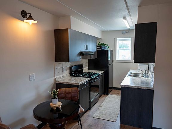 5th image of 1226 4th Ave SW #109