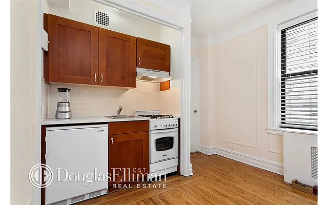 Sold by Douglas Elliman | media 17