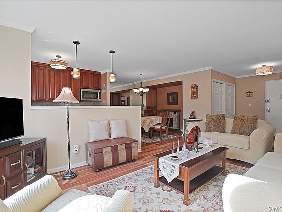 4th image of 30 E Hartsdale Avenue #3K