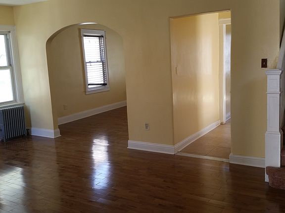 5th image of 22512 107th Ave
