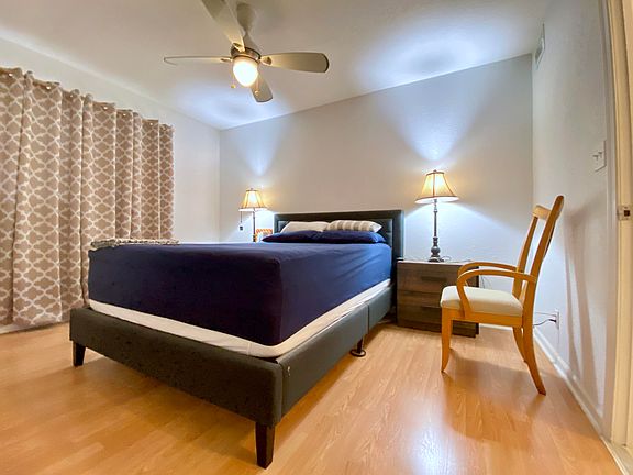 5th image of 207 Oxford Pl