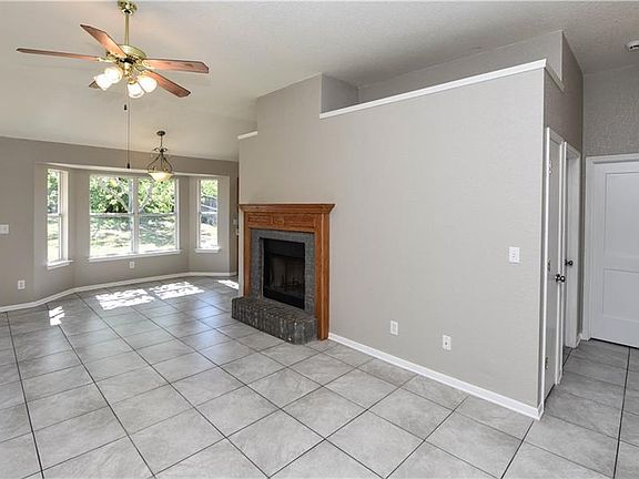 3rd image of 3206 Southhill Dr