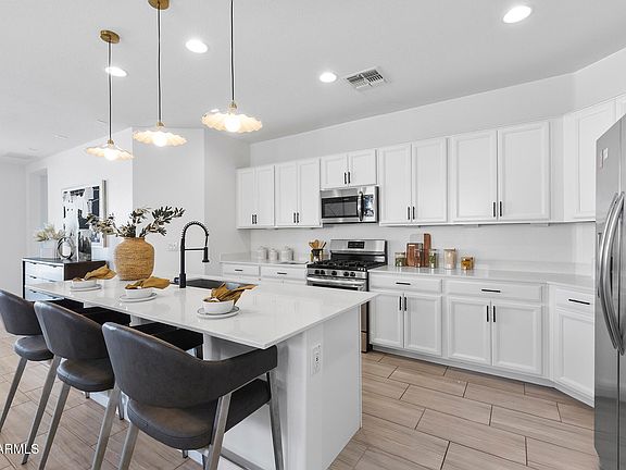 3rd image of 1232 E IRWIN Avenue