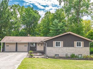 2400 Harris Rd, Broadview Heights, OH 44147