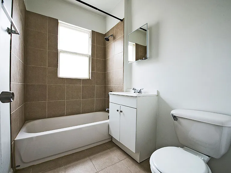 1042 N Leamington Ave — Photo 11