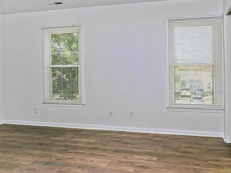 4609 Marlwood Way — Photo 6