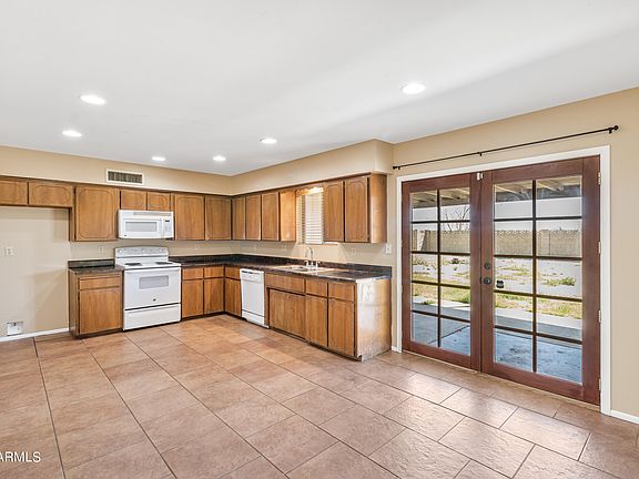 5th image of 5011 W Warren Drive