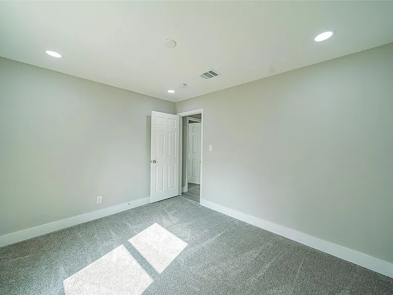 5718 Cherry St — Photo 11