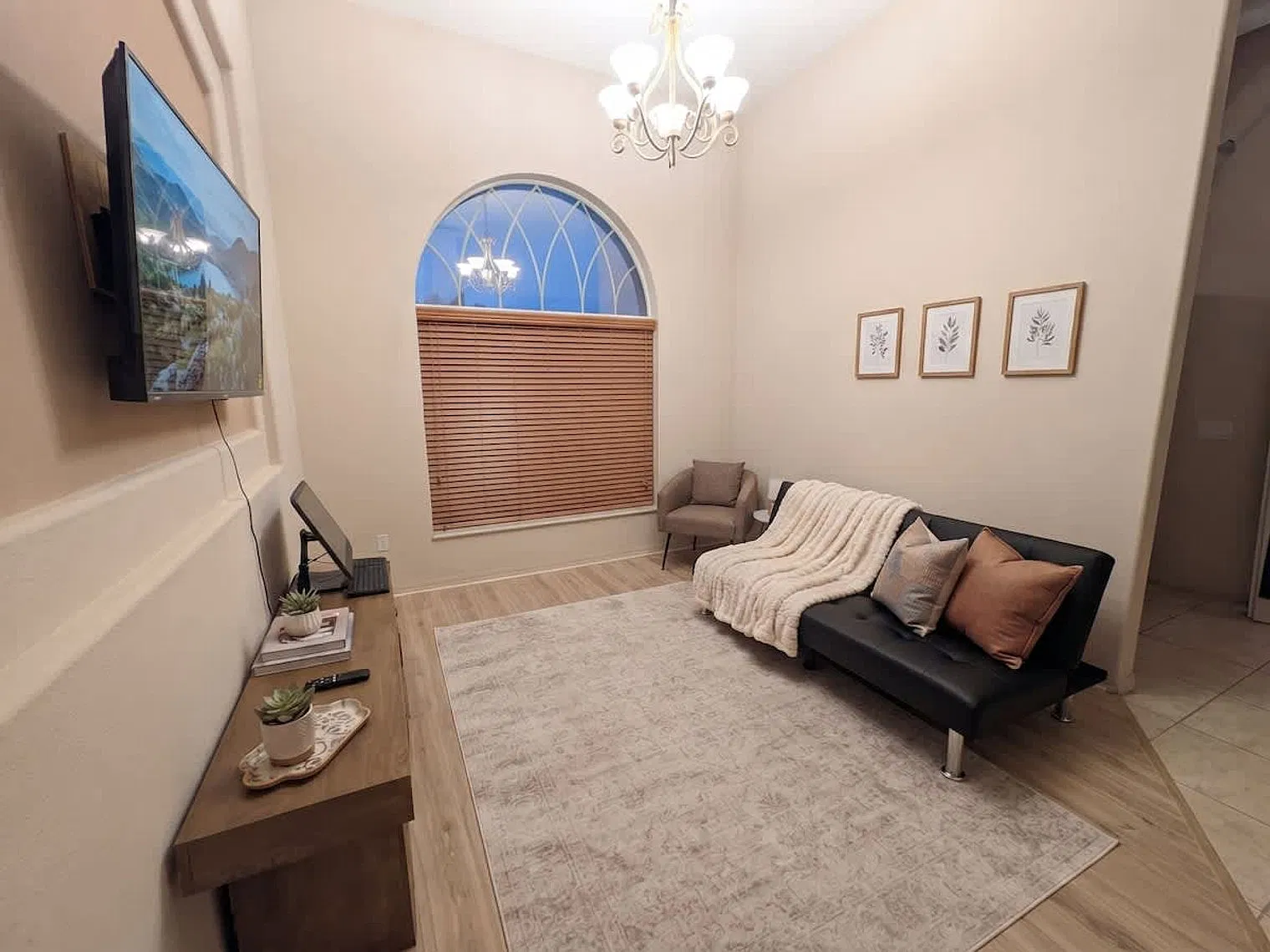 4 bed, 2.0 bath, $7,326 — Photo 1