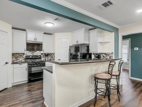 3702 Travis Dr, Beaumont, TX 77703