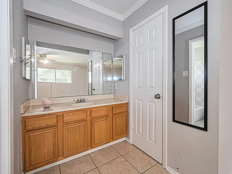 1627 Oakbury Dr — Photo 6
