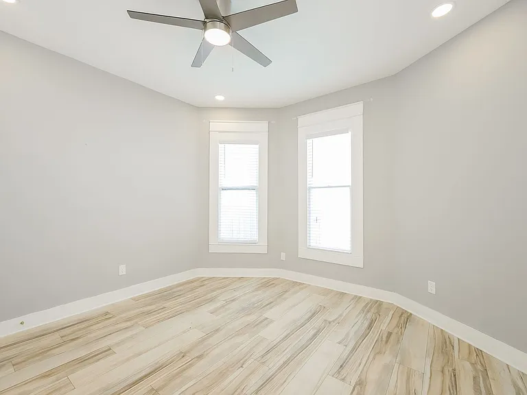 120 E Magnolia — Photo 25