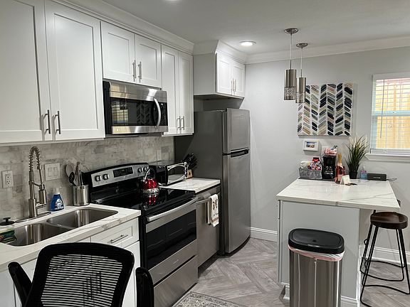 3rd image of 1909 Ruth St #3