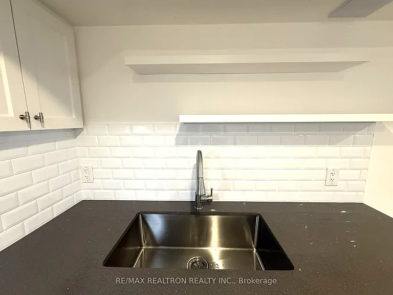 54 Chelliah Ct #LOWER — Photo 11