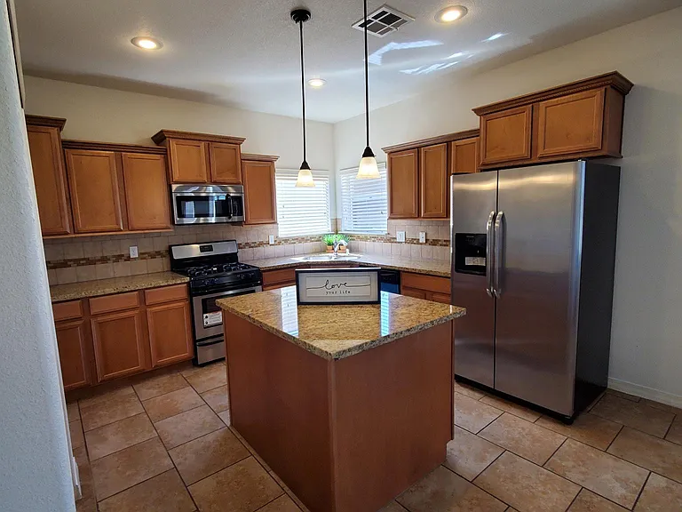 14604 Christian Castle Ave — Photo 4
