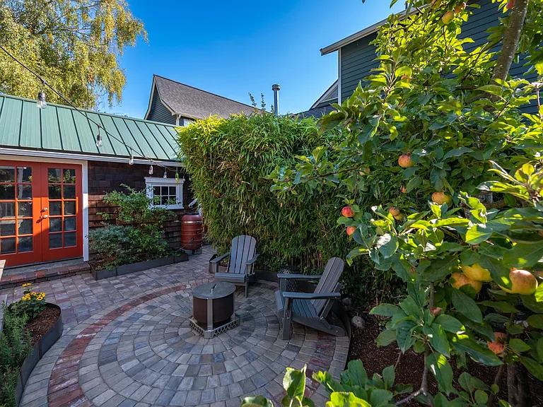 517 W Pleasant Pl — Photo 24