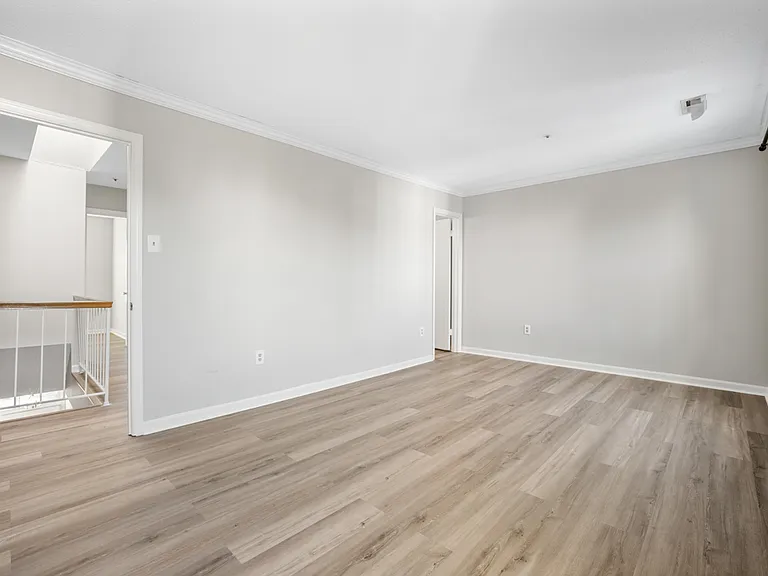 7800 Greenbrook Dr — Photo 18