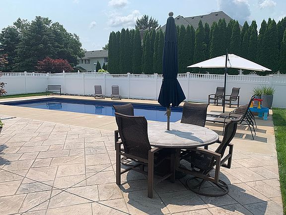 2nd image of 34 Newport Ct