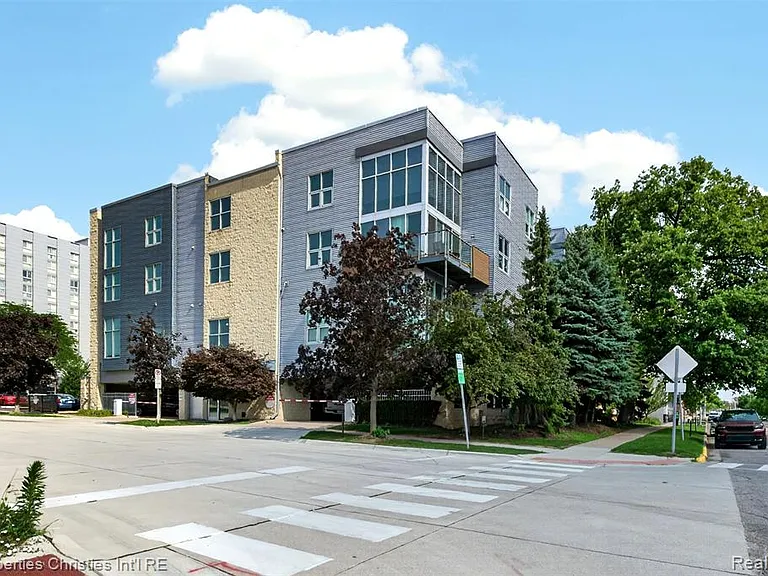614 Troy St #105 — Photo 1