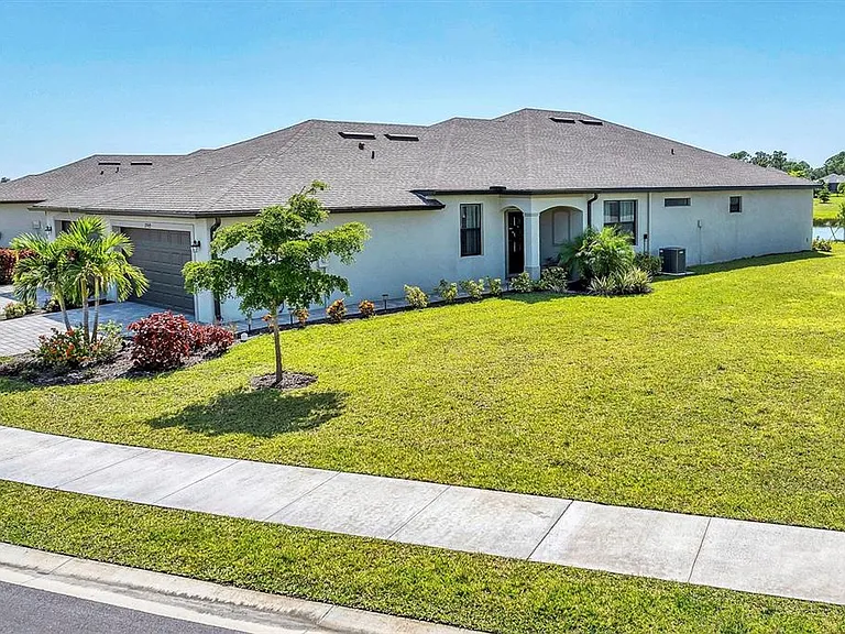 2049 Bonito Way — Photo 8