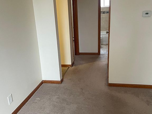 4th image of 215 Marion Rd