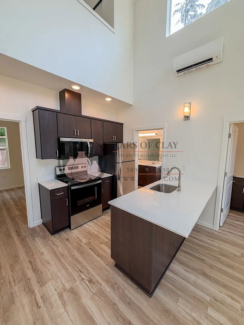 Spacious - Bright - New Construction Cottage - South Salem — Photo 3