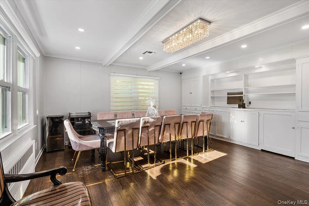 5 bed, 2.0 bath, 2053 sqft, $6,800 — Photo 3