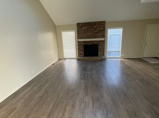 15323 R St, Omaha, NE 68137